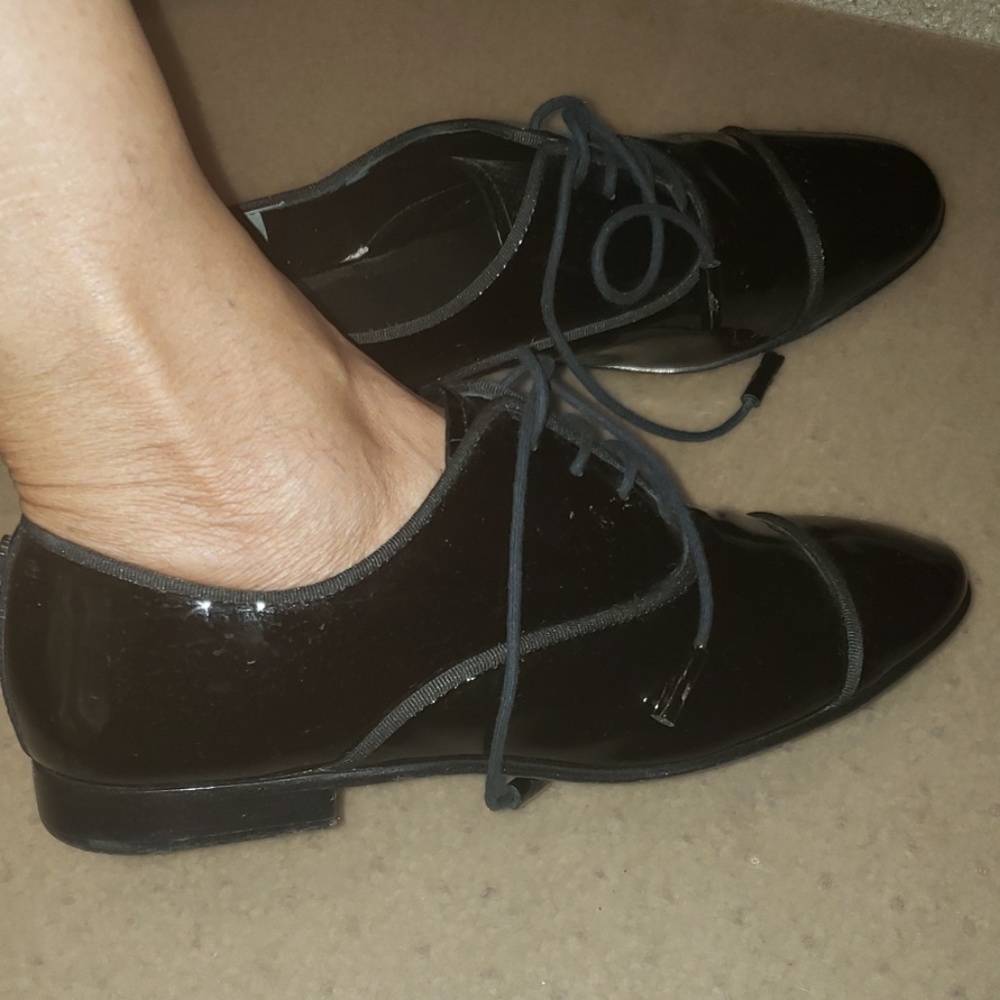 Tory Burch Patent leather tie up brogues